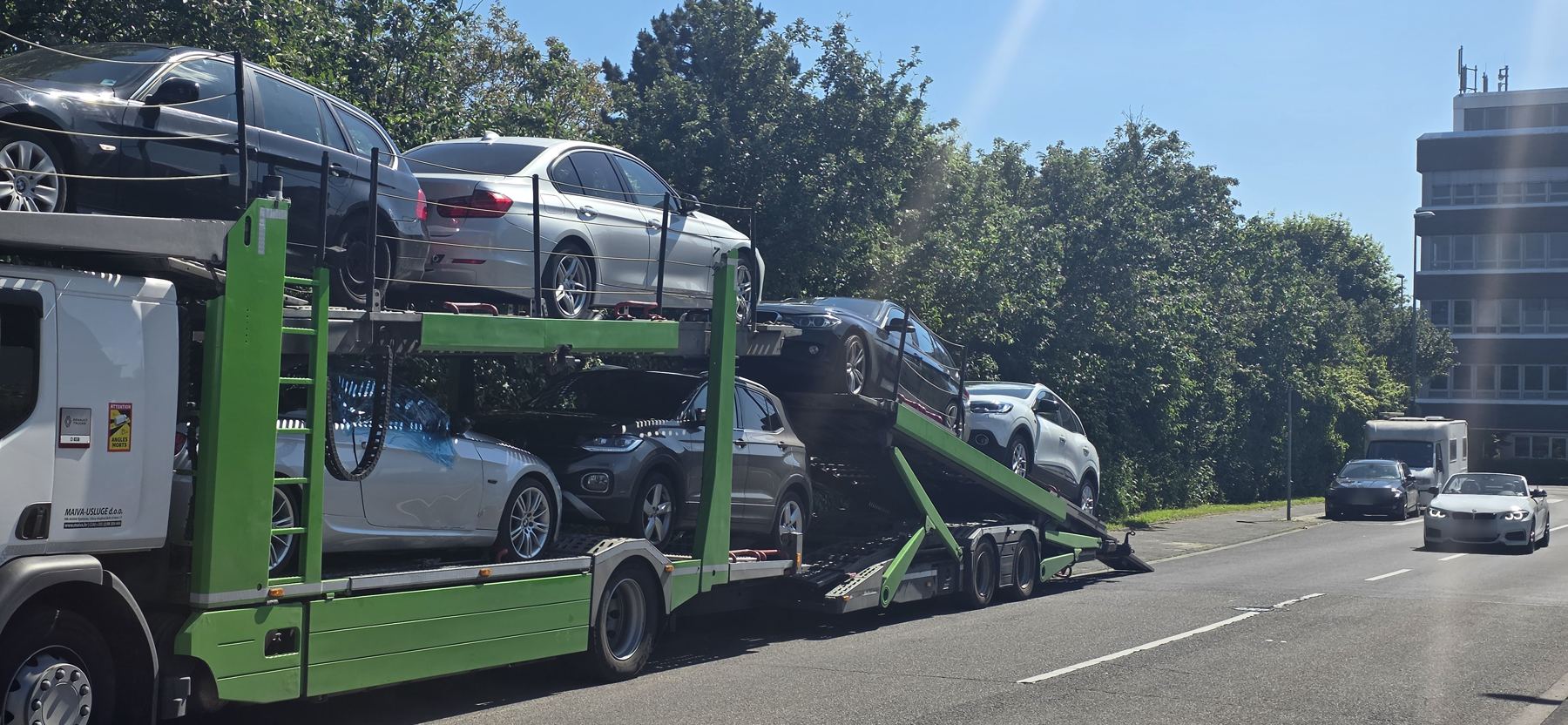Autotransporter bei der Verladung